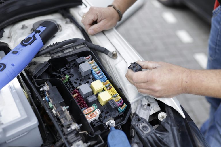 The Growing Role of Auto Repair Apps in Dubai Workshops